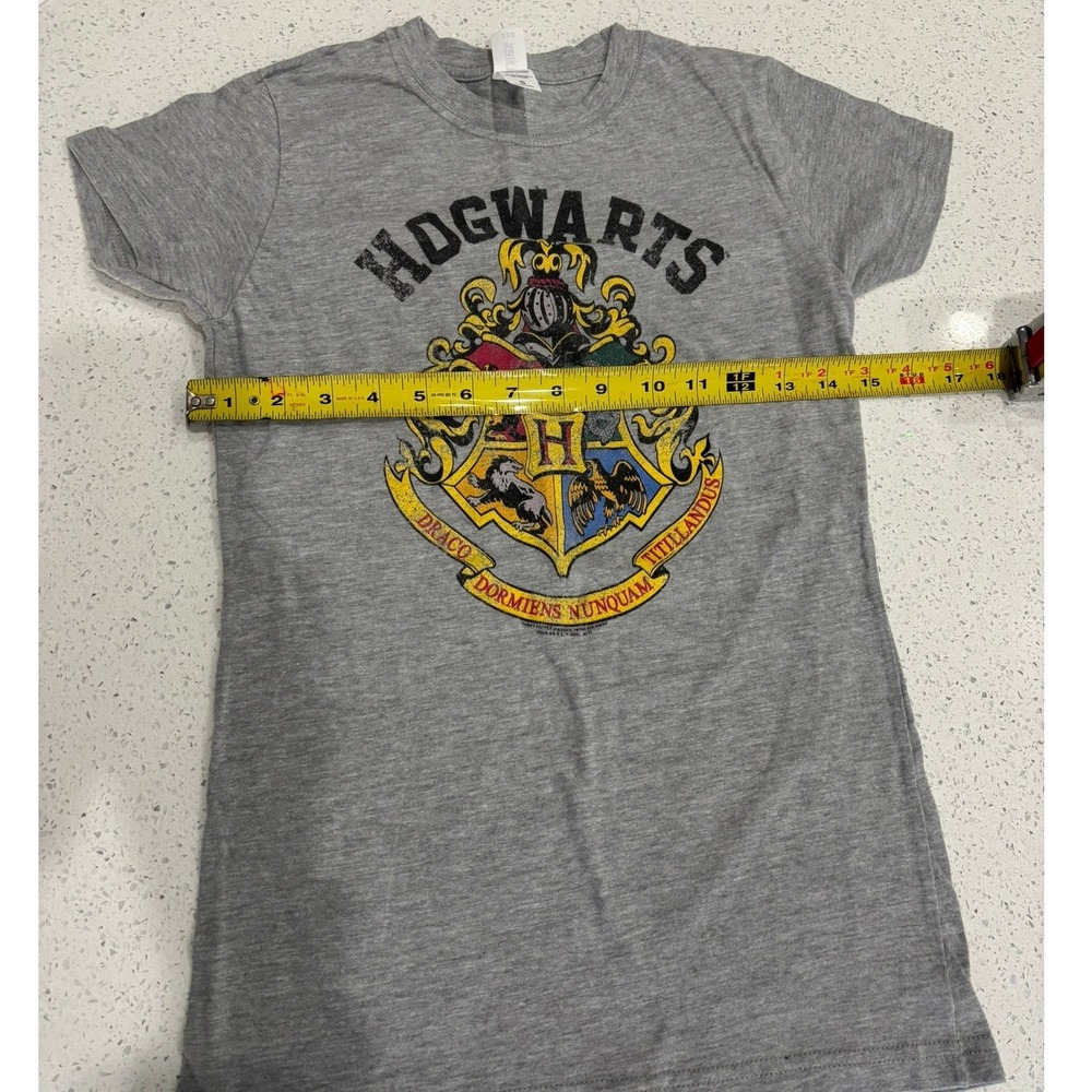 Harry Potter Hogwarts Crest Graphic T-Shirt Gray‎ Tultex 213 Women Small